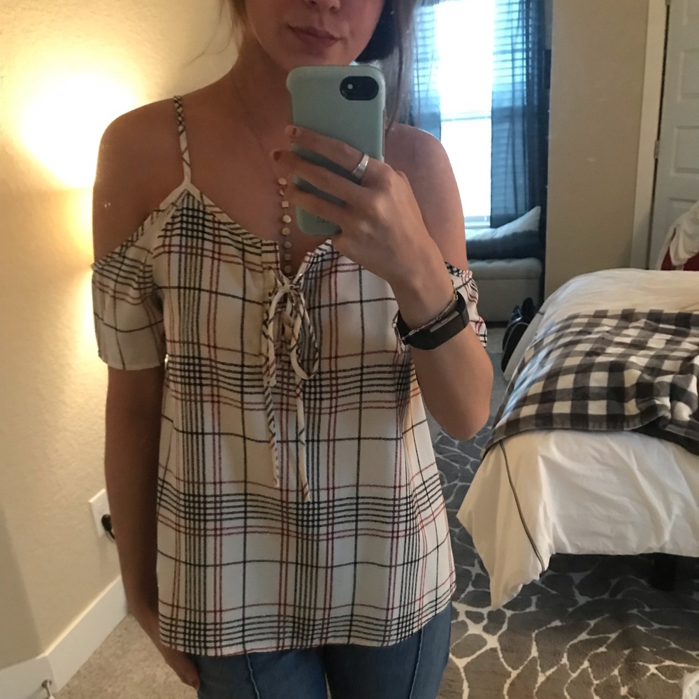 NWT Cold Shoulder Plaid Top